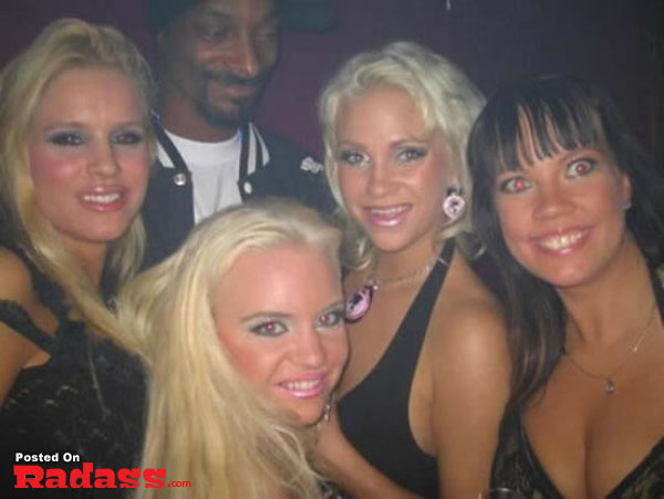 A group of women photobombing a celebrity picture at a nightclub.
