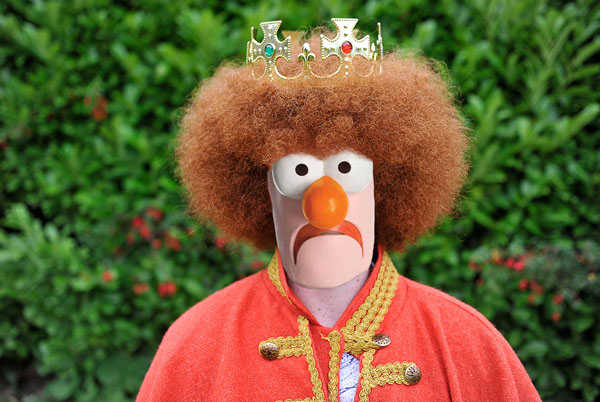A man dressed as a king with a crown on his head becomes the King of Redheads in Photoshop.