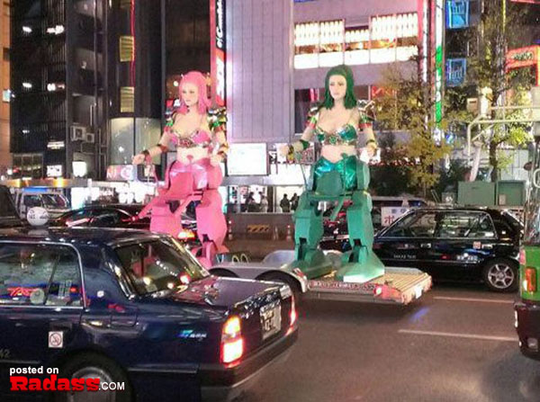Two WTF Japan robot statues on a street in Tokyo (46 Pics).