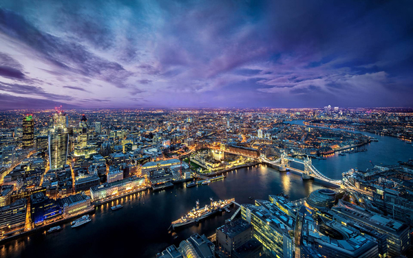 The stunning skyline of London at dusk provides plenty of cool pics to brighten your Saturday.