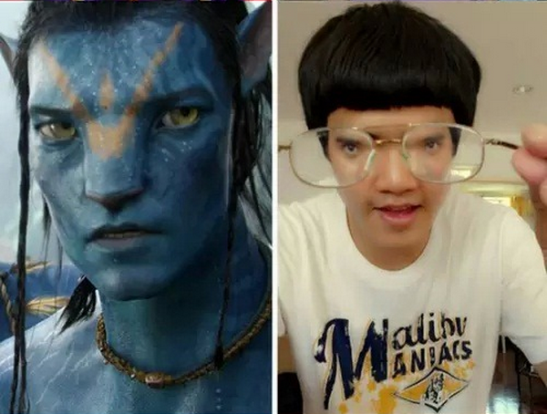Low-cost cosplay of a guy with blue eyes and a blue avatar.