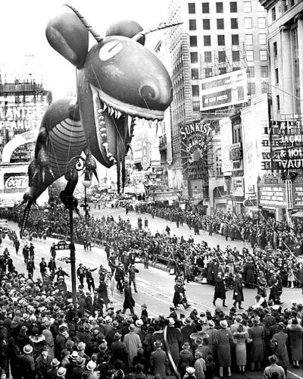 The Macy's Day Parade featured a large crowd of people, creating a festive atmosphere.
