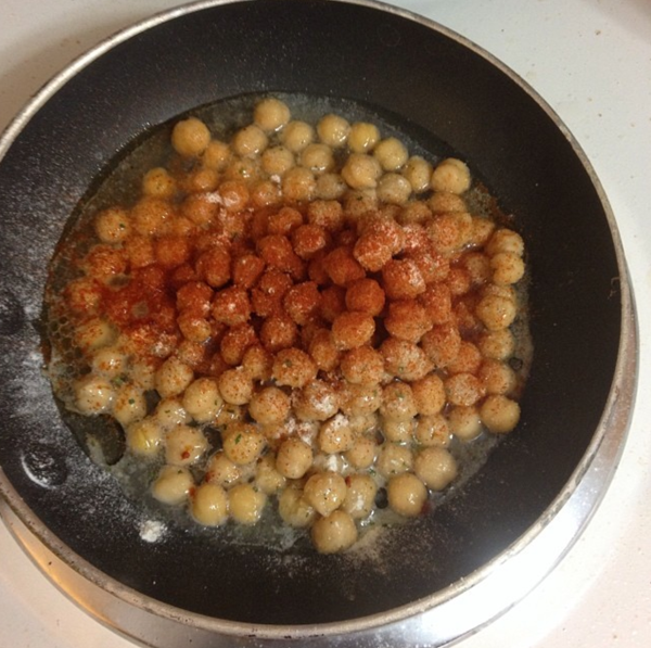 A frying pan with chickpeas, a familiar meal for college students.