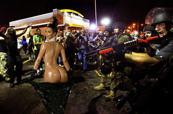 A woman in a bikini dazzles the internet with her shiny rear while standing before a group of police officers.