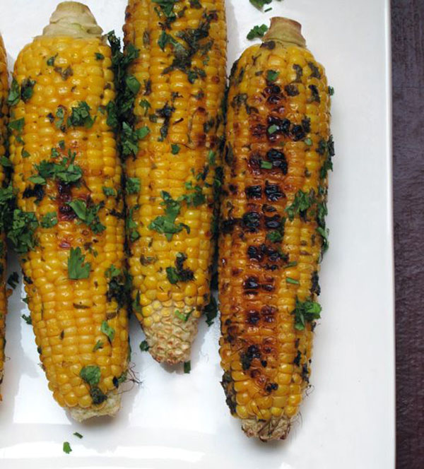 Grilled corn on the cob with mouthwatering herbs.