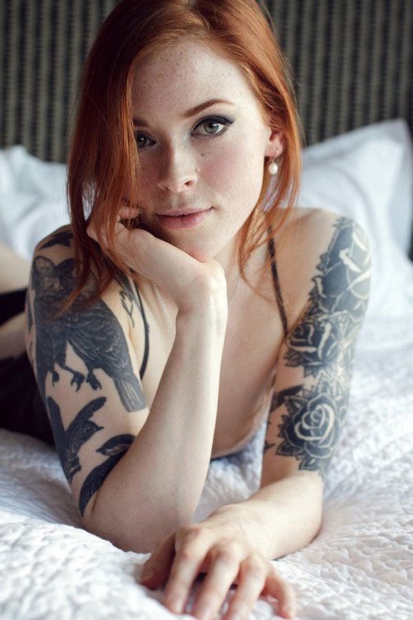 Hot girls with tats. (17)