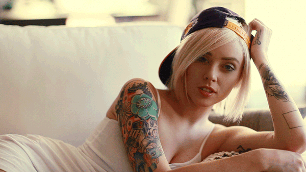 Hot girls with tats. (19)