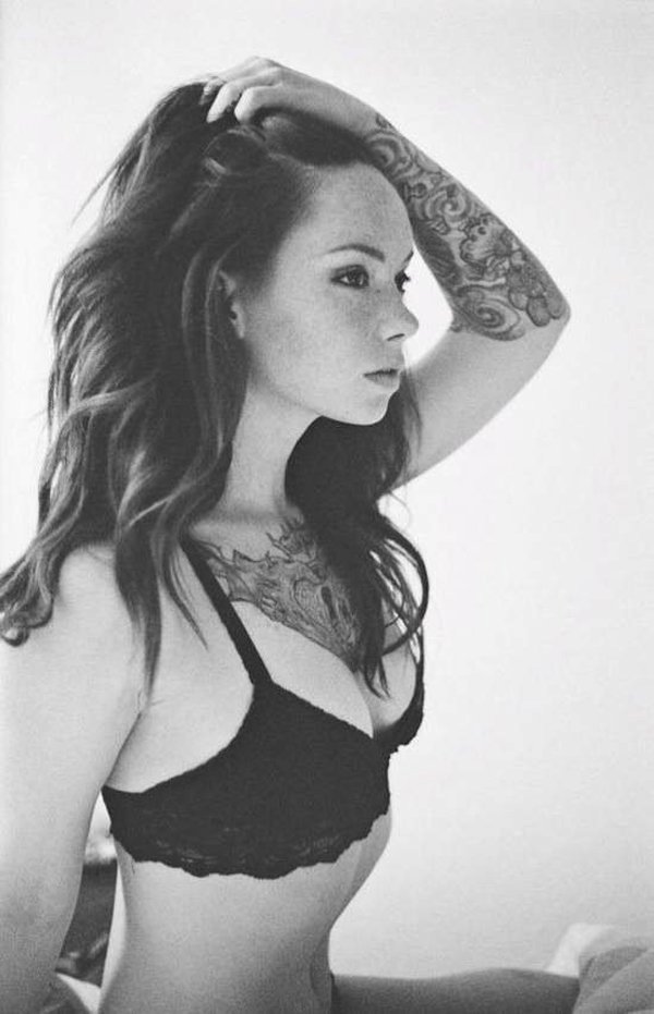 Hot girls with tats. (22)