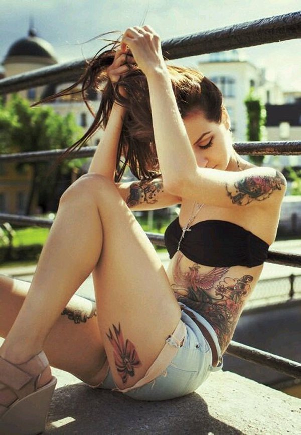 Hot girls with tats. (28)