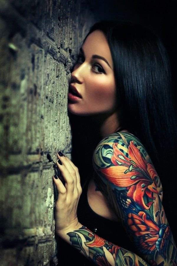 Some of the sexiest tattooed women on the Internet. (6)
