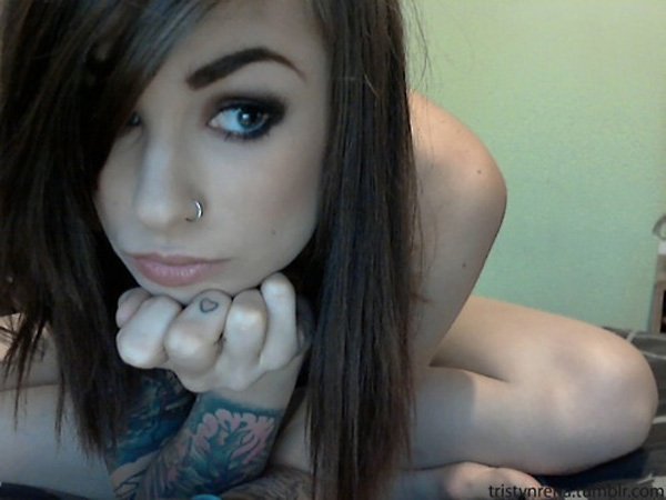 Some of the sexiest tattooed women on the Internet. (9)