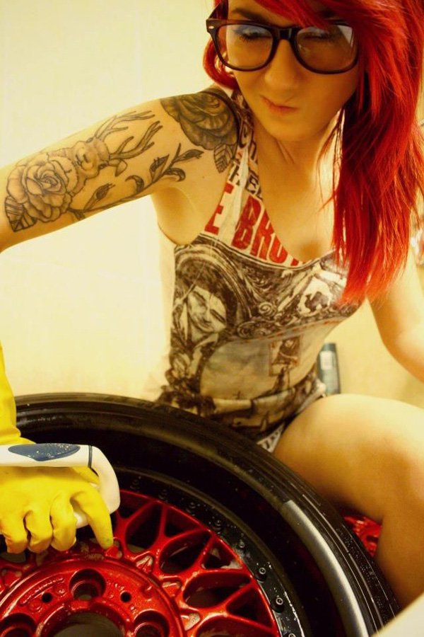 Some of the sexiest tattooed women on the Internet. (12)