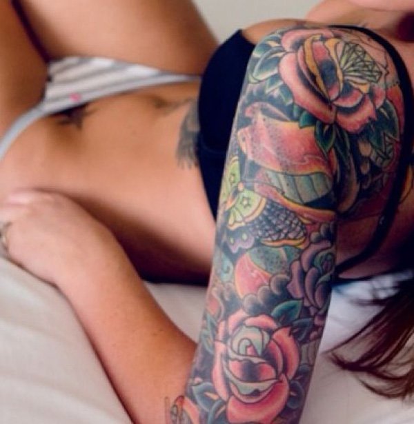 Some of the sexiest tattooed women on the Internet. (17)