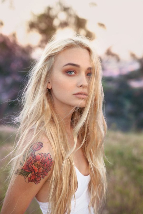 Some of the sexiest tattooed women on the Internet. (18)