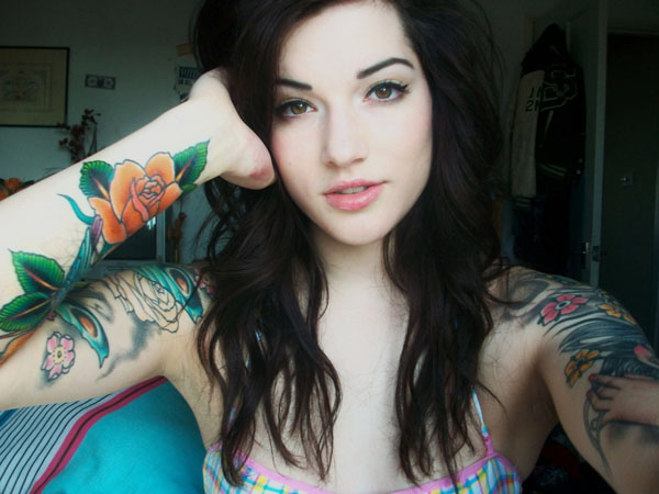 Beautiful women with sexy tattoos. (19)