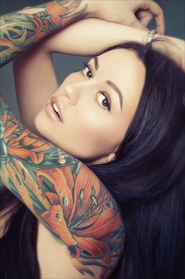 Some of the sexiest tattooed women on the Internet. (25)