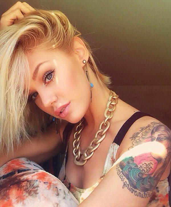 Beautiful women with sexy tattoos. (26)