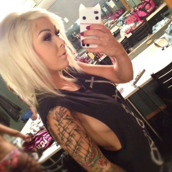 Some of the sexiest tattooed women on the Internet. (31)