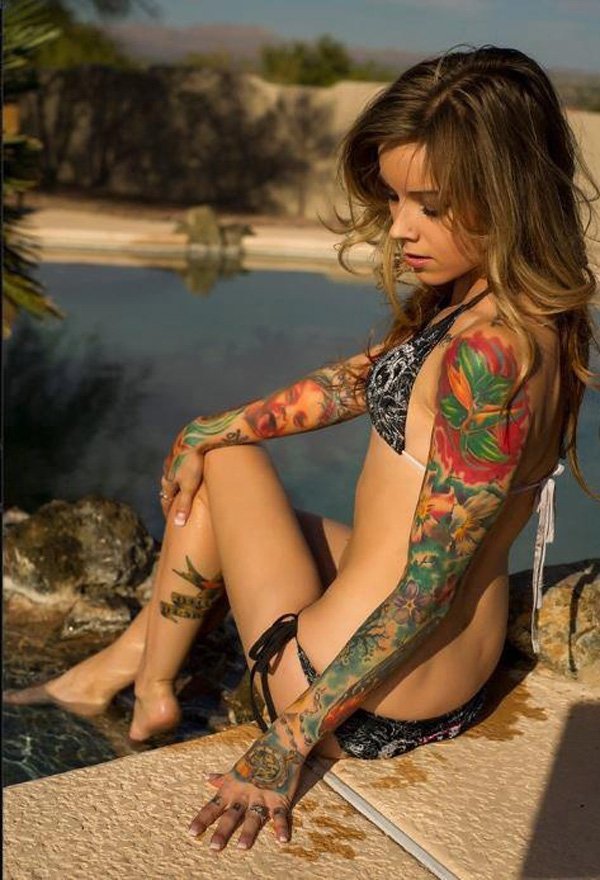 Some of the sexiest tattooed women on the Internet. (35)