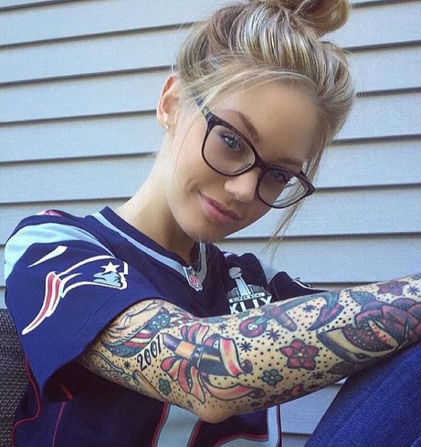 Beautiful women with sexy tattoos. (44)