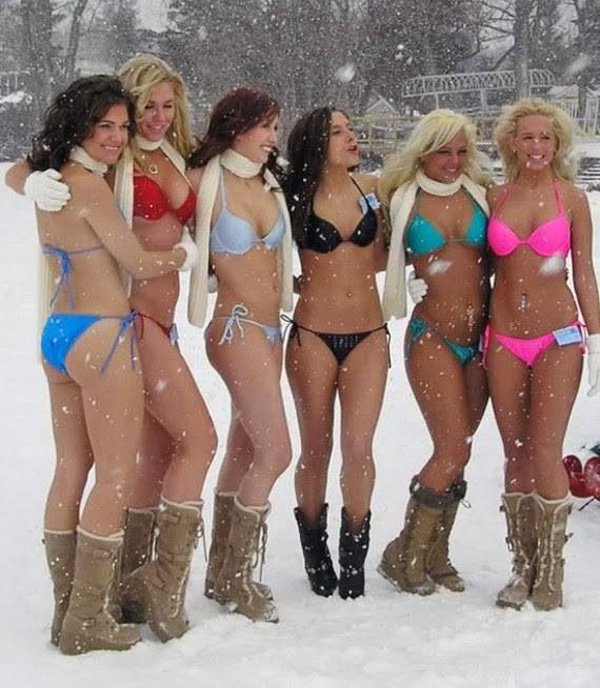 The Hottest winter babes in the snow. (19)