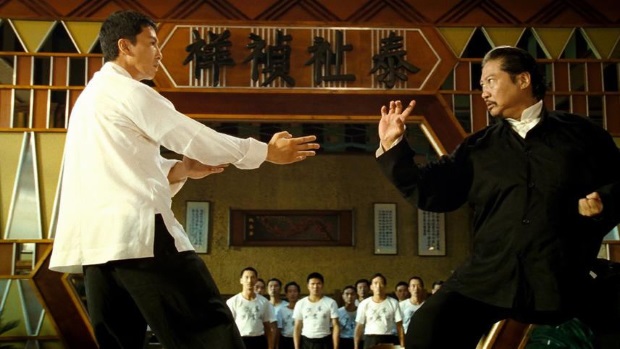 Duel between two combatants seeking to prove the true identity of (Y)Ip Man in front of an audience.