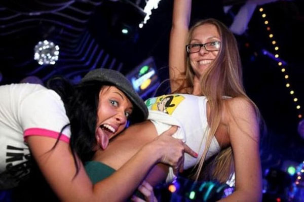 So two women got a bit wild at a nightclub this weekend.