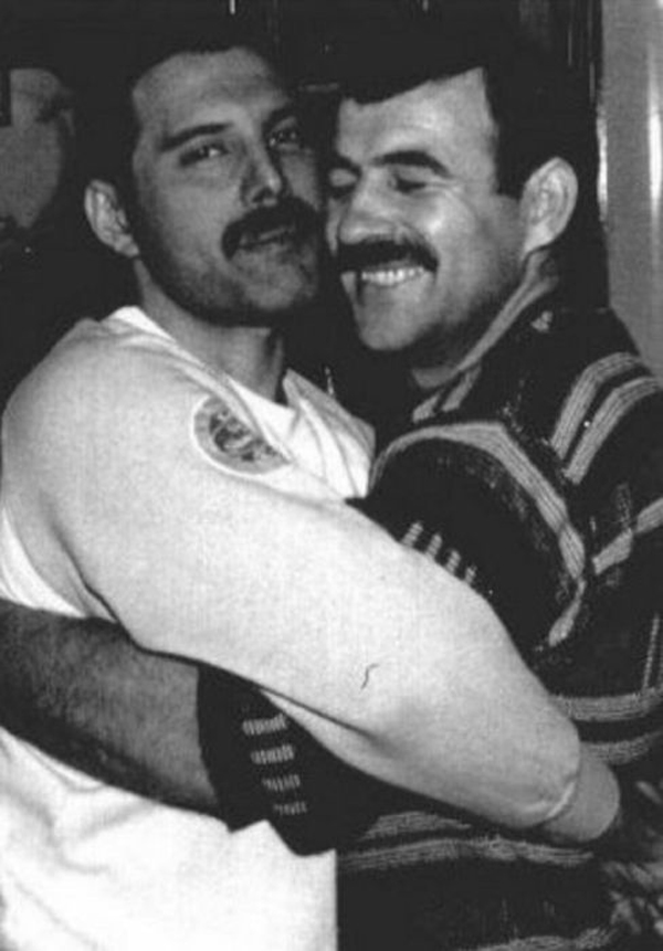 Freddie Mercury and His Last Partner Jim Hutton. (15)