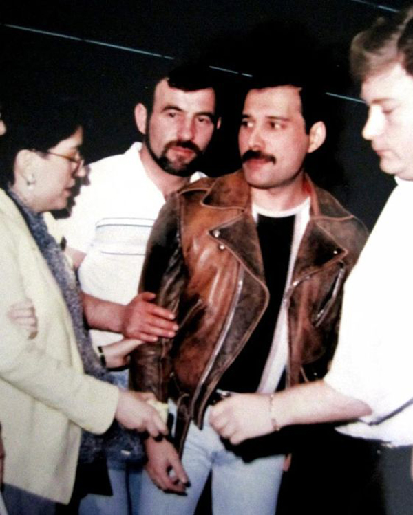 Freddie Mercury and His Last Partner Jim Hutton. (22)