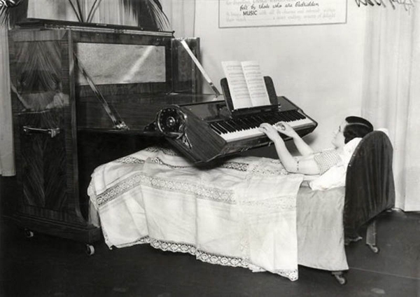 a Piano That Can Be Played While Lying In Bed
