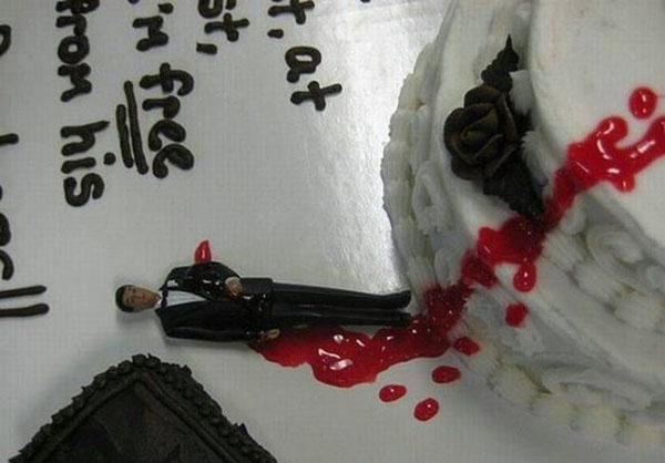 Hilarious Divorce Cake that is better than the wedding cake. (8)