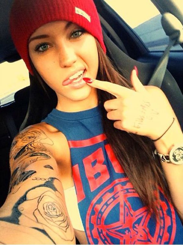 The hottest girls with tattoos and body art. (17)