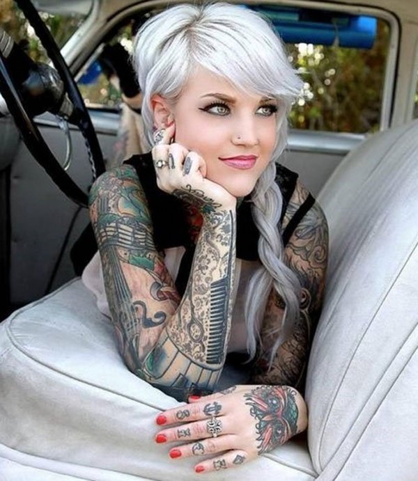 The hottest girls with tattoos and body art. (24)