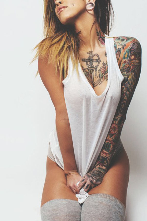 The hottest girls with tattoos and body art. (29)