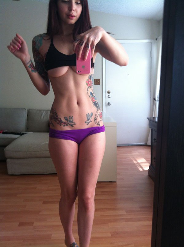 The hottest girls with tattoos and body art. (38)
