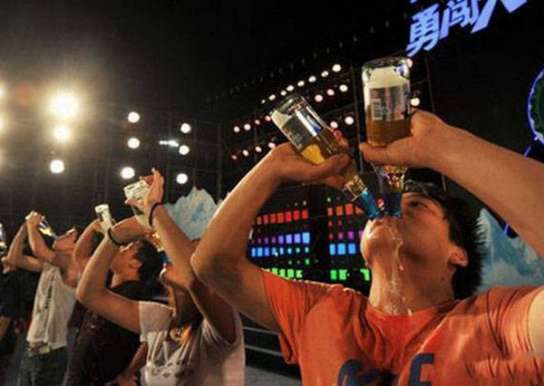 Hilarious photos of drunk people. (4)