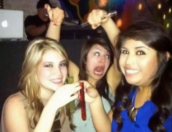 Hilarious photos of drunk people. (27)