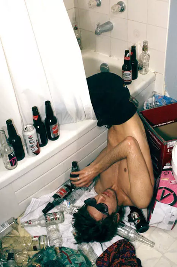 Weekend confessions of drunk col lege girls and guys partying. (20)