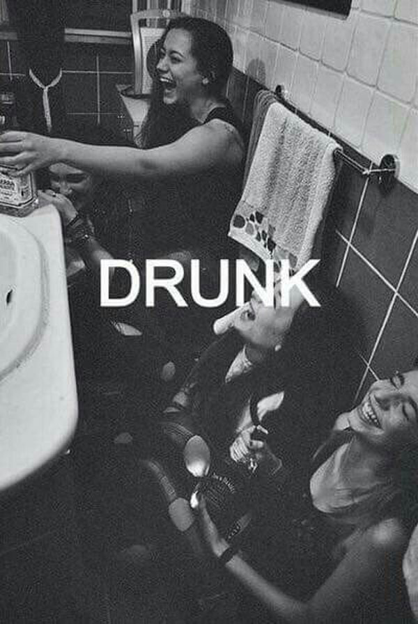 Weekend confessions of drunk col lege girls and guys partying. (13)