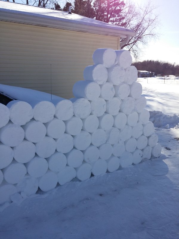 Friend builds an Igloo Around His friends Car as a prank. (15)