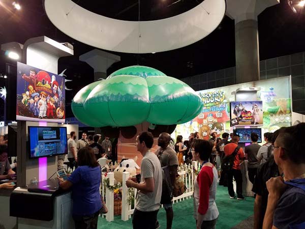A crowd of people at a gaming convention.